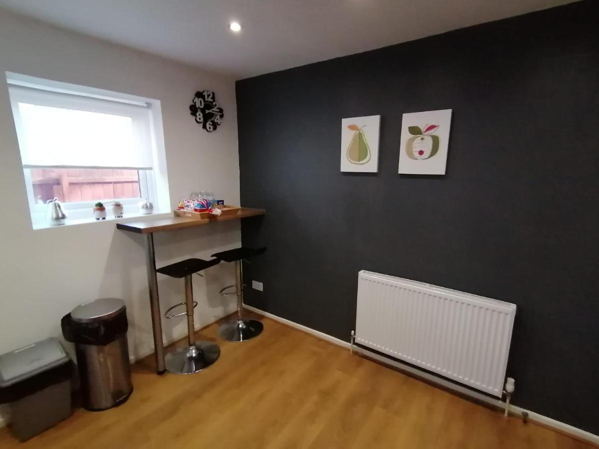 Milton House - Entire 3Bed House Free Wifi & 4 Free Parking Spaces Serviced Accommodation Newcastle Uk Newcastle upon Tyne Exterior foto